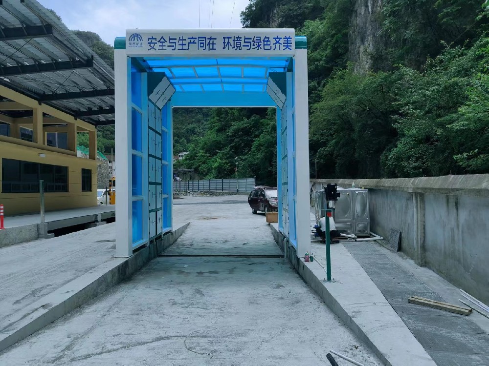 湖北宜昌礦場(chǎng)龍門(mén)式洗車(chē)機(jī)